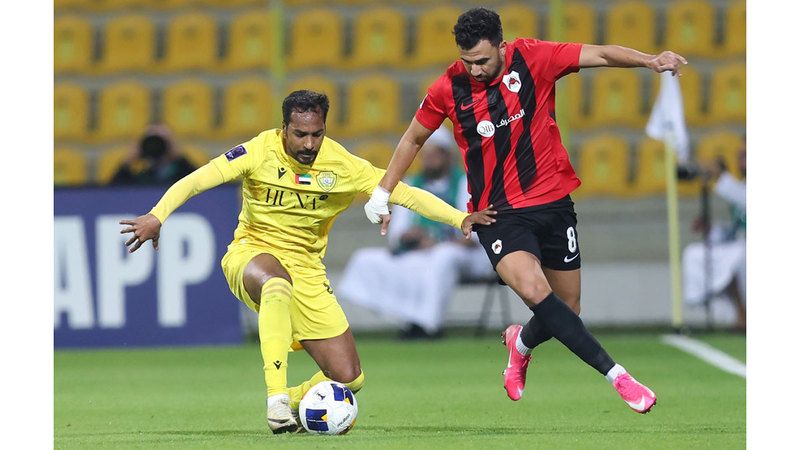 مدافع الأهلي على رادار أحد كبار الدوري 