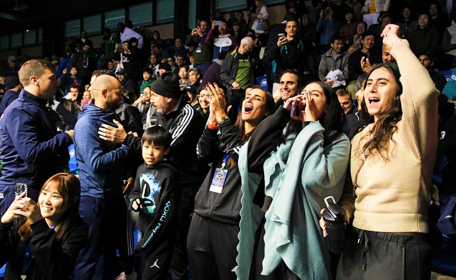 بيكيه في عين الإعلام الإسباني … لاعب قام بابتزاز برشلونة 