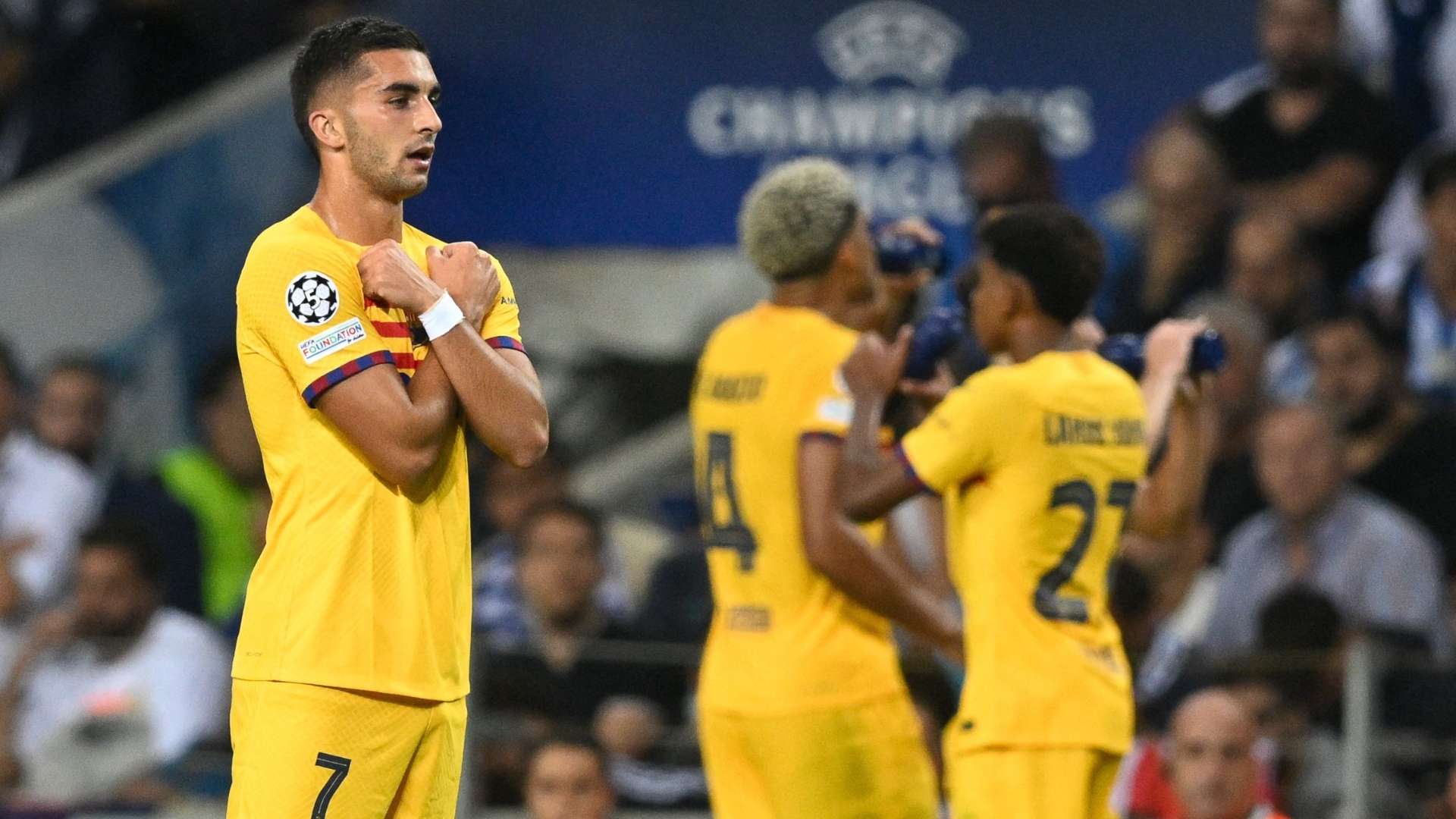 فيديو : غرف ملابس برشلونة قبل مباراة بلباو 