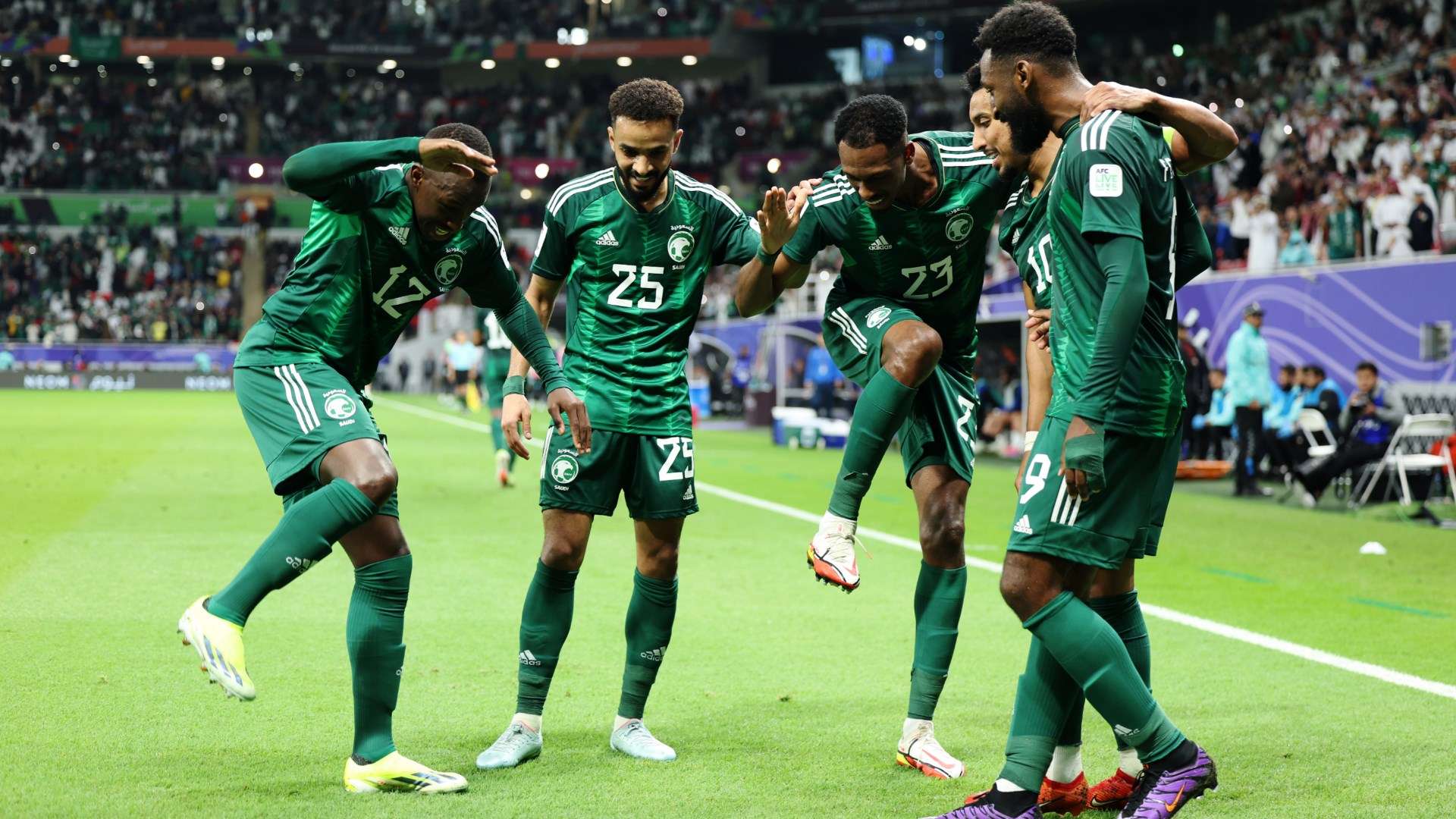 الشباب السعودي يعلن رسميًا رحيل مدربه فيتور بيريرا - Scores 