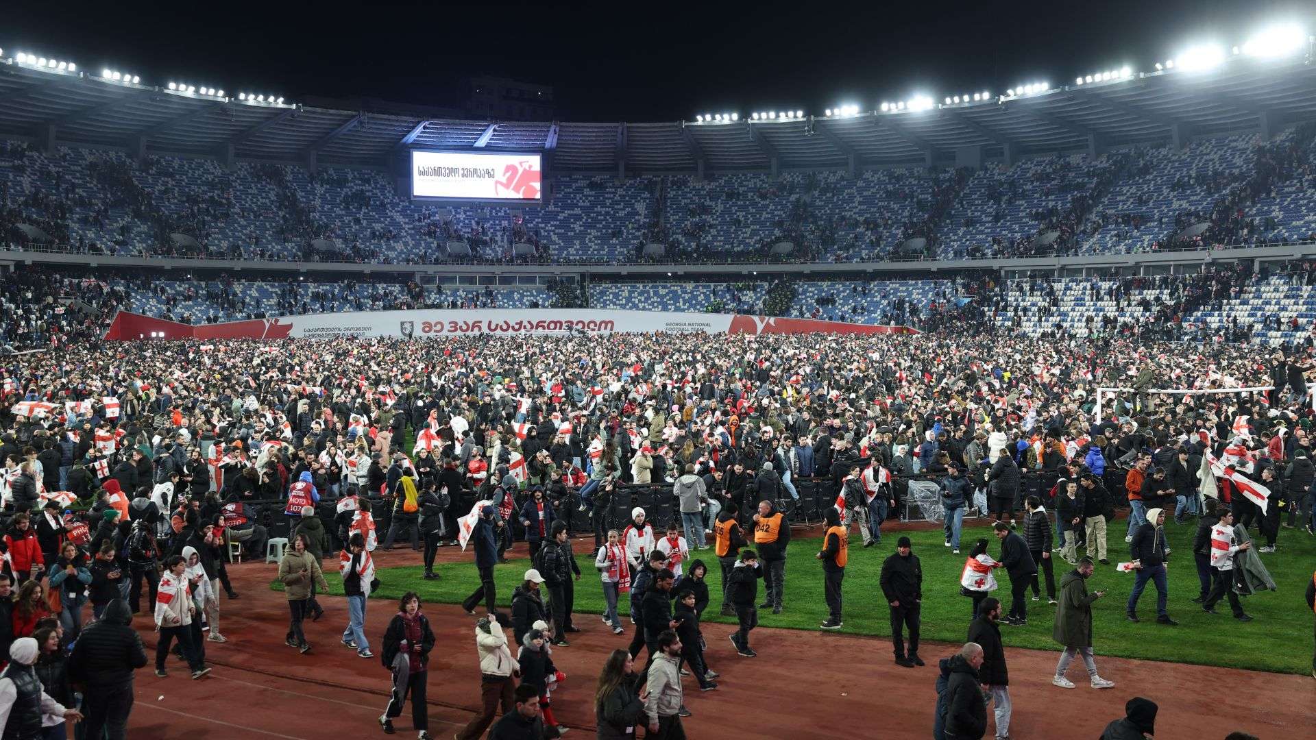 غلاف الموندو: اليوم الرقصة الأخيرة.. من ميسي أو مودريتش 