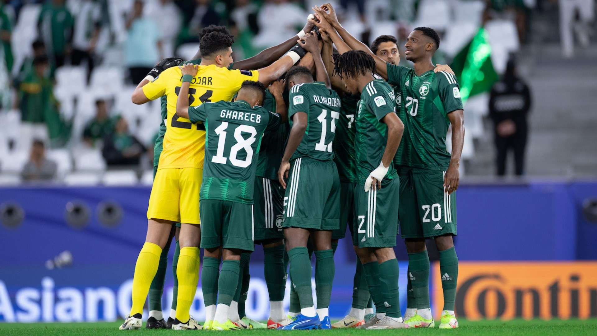 تشكيلة برشلونة الرسمية للقاء الافيس في الدوري الاسباني 