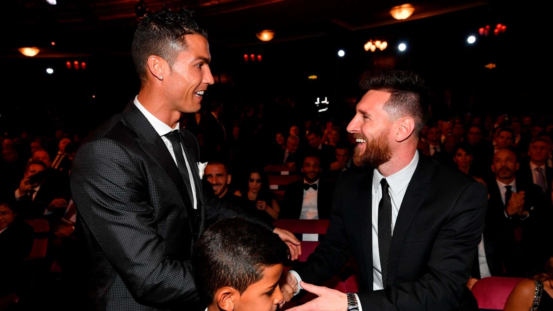 صور.. قميص برشلونة أمام ريال مدريد 