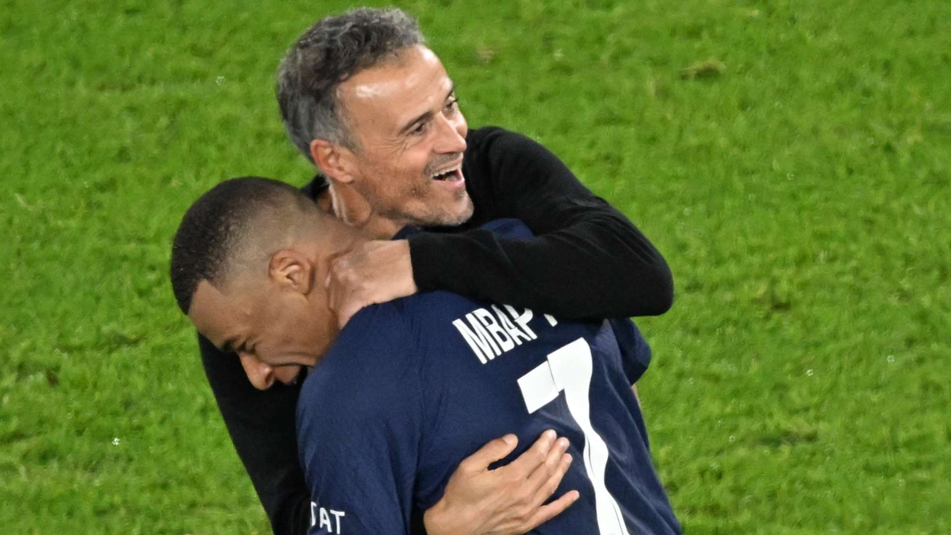 شغب وهداف خفي وصواريخ تعشقها الجماهير .. ظواهر مُلفتة في دور المجموعات ليورو 2024 | 