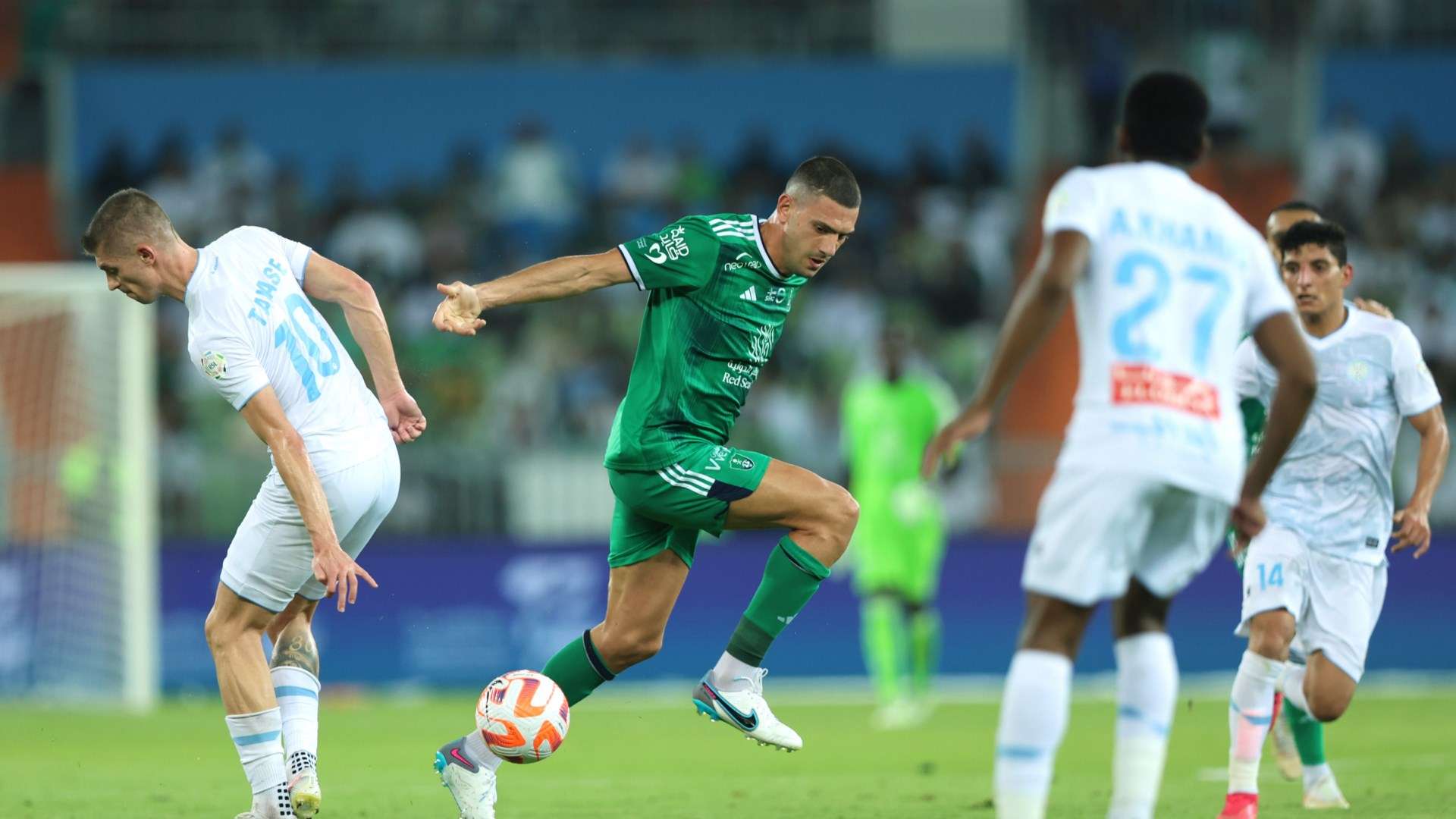 انطلاق مباراة ريال مدريد و غرناطة في الدوري الاسباني 