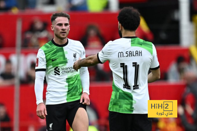 بالصور: الاتحاد يعتلي صدارة الدوري السعودي بفوز سهل أمام الفتح 