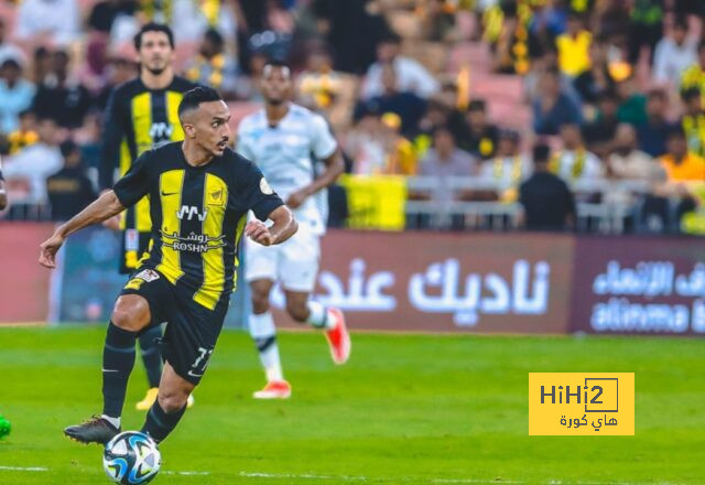 رضا سليم يرفض الاحتفال مع لاعبي الأهلي بعد الفوز ضد العين (فيديو) - Scores 