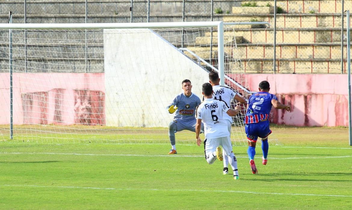 لاعب باريس سان جيرمان يُعلق على استبعاد مبابي من رحلة اليابان 