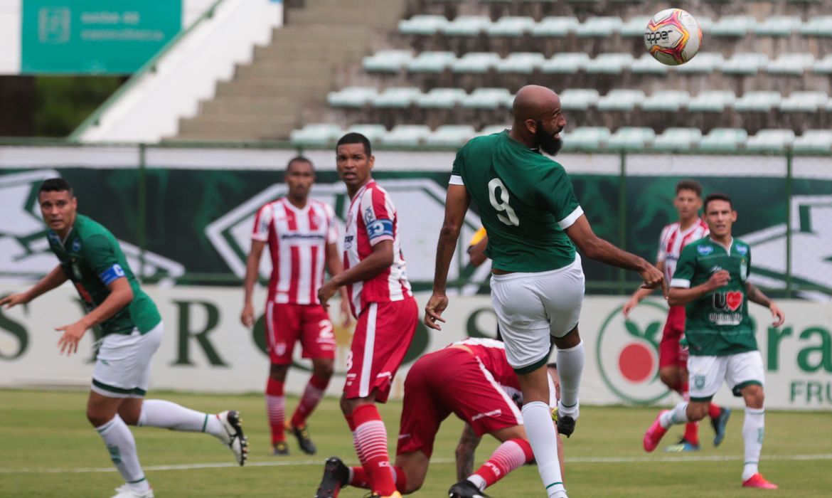 بعد ساعات من الرعب في منتخب الجزائر .. حسم مصير زميل رياض محرز! | 