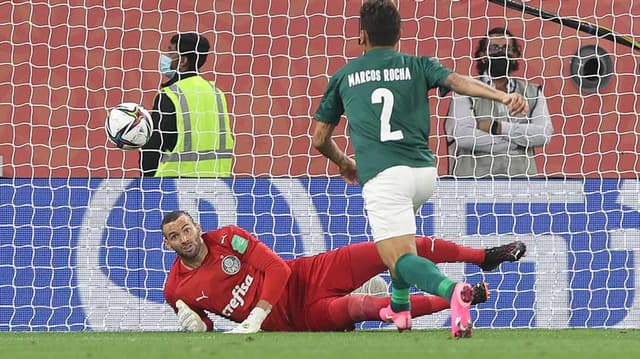 ضمك يهزم الشباب 1 - 0 بالدوري السعودي في غياب طارق حامد.. فيديو 