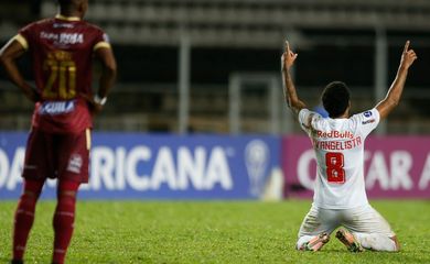 "لاعب فريد" .. نجم مانشستر سيتي يقترح نفسه على جوارديولا ليكون بديلًا للمصاب رودري! | 