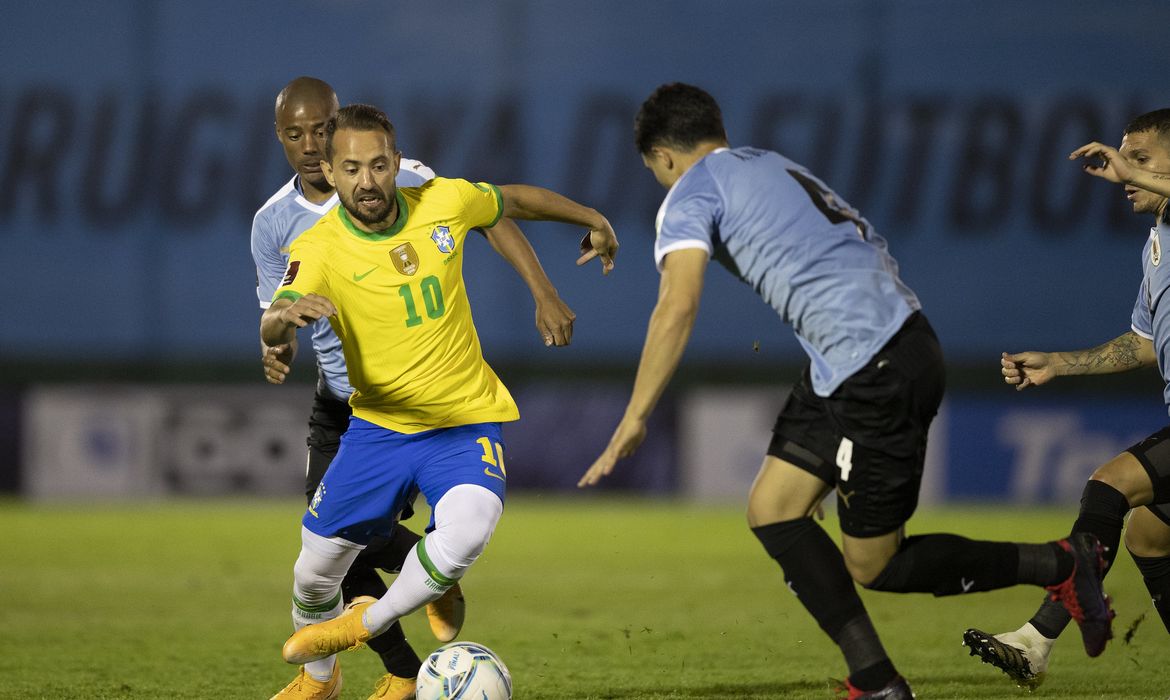 لماذا يفكر الاتحاد في التعاقد مع ميشايل من الهلال؟ 