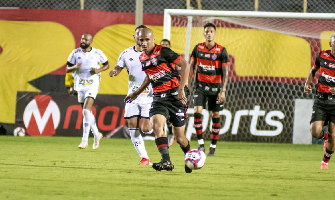 "حارس اليورو" يعوض إحباط صفقة إيدرسون .. وموقف روديجر النهائي من عرض الاتحاد!  | 