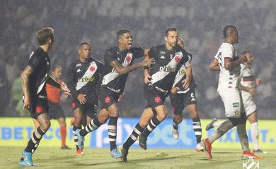 منذر الكبير يُرحّب بتدريب الزمالك والحصول على راتبه بـ الجنيه المصري 