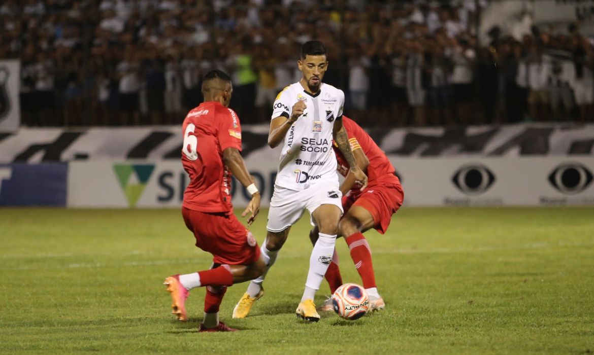 أرقام البرازيلي ليوناردو صفقة الهلال الجديدة 