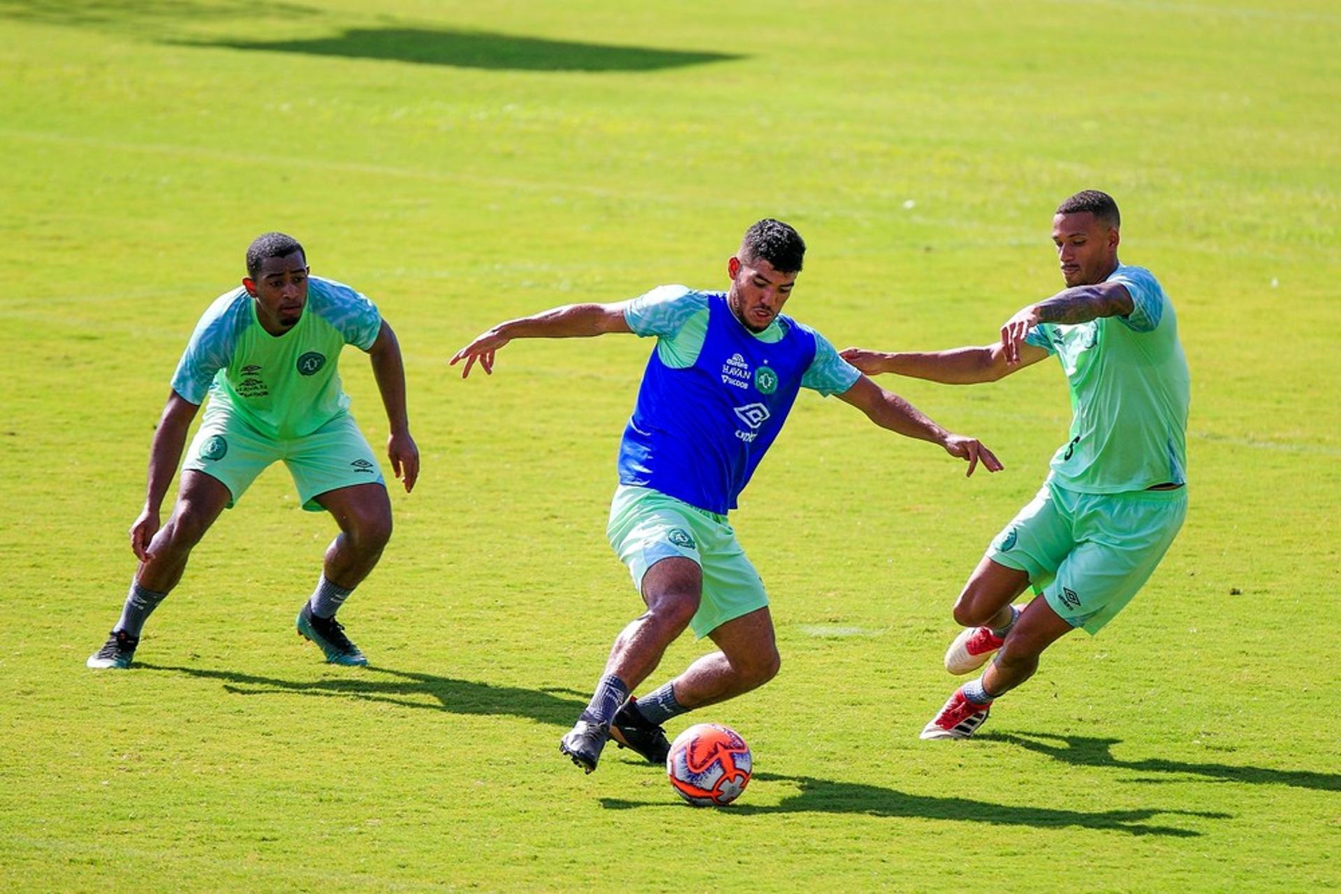 فيديو : الطائي يتعادل أمام النصر 