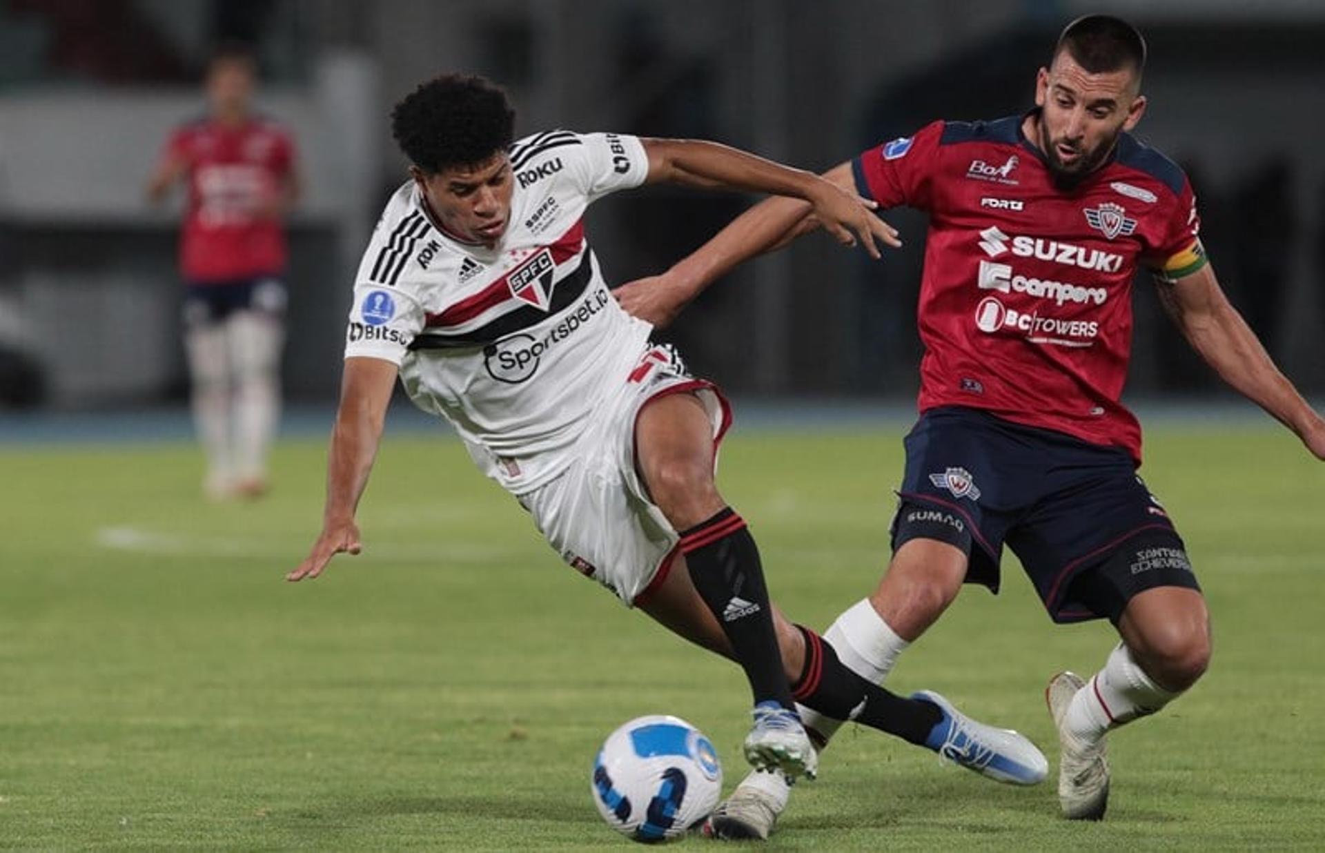 فيديو | "أنت مجنون!" .. طفل يطلب من ليونيل ميسي تقليد احتفاله واللاعب يرد | 