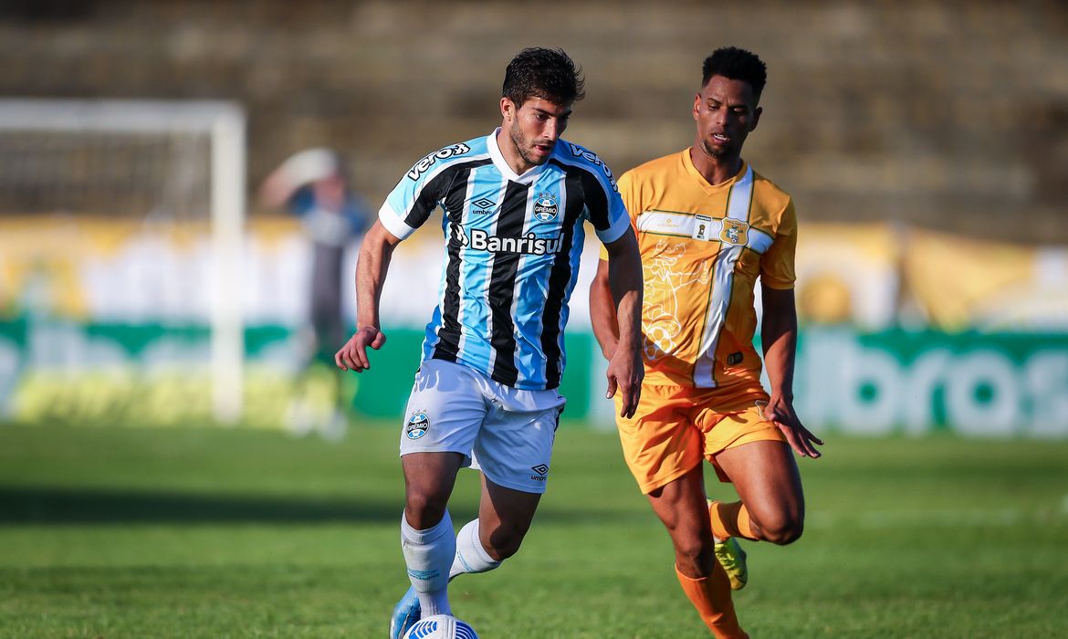 شاهد أجانب الهلال بالزي السعودي احتفالا باليوم الوطني 