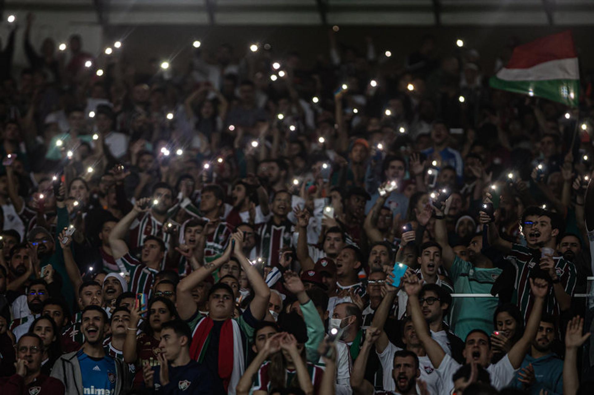 ماذا فعلت جماهير برشلونة مع بيلينجهام قبل هدفي الكلاسيكو؟ 