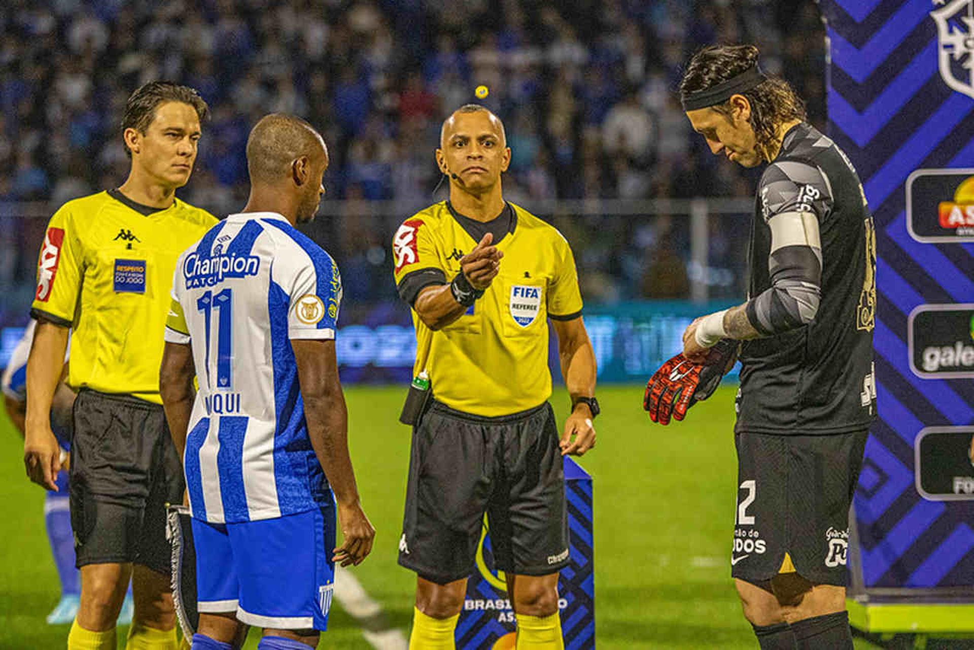 التشكيل الرسمي: ميتروفيتش يقود هجوم الهلال أمام الرياض 