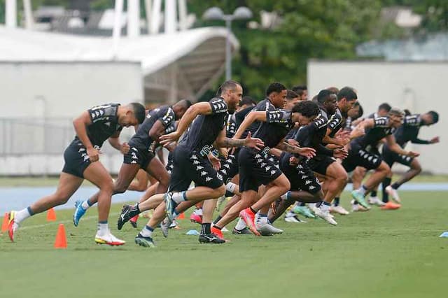 إنريكي يعلق على موقعة برشلونة المرتقبة في دوري الأبطال 