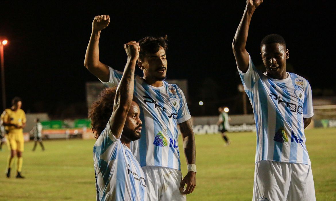 حكم مباراة النصر أمام الرائد في دوري روشن 