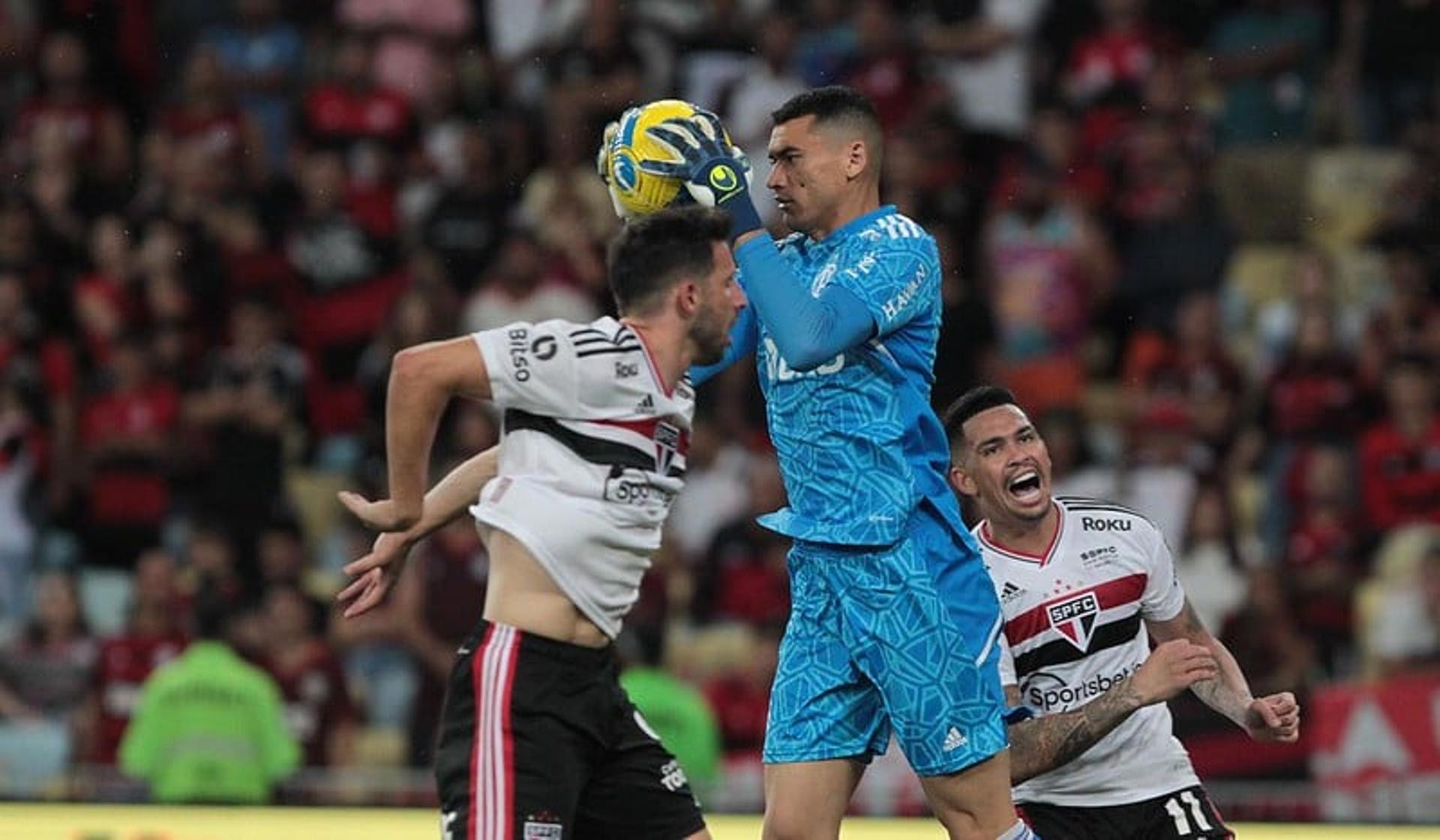 عين على سلطان الغنام في مباراة الهلال 