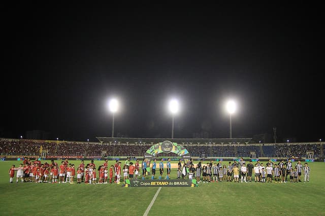 بدلاء الهلال أمام الغرافة القطري 