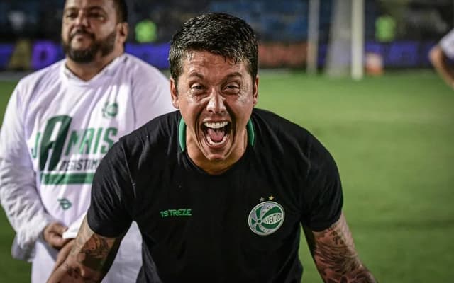 الفرق الأوروبية الكبرى التي تنافس الاتحاد على التعاقد مع نايف أكرد 