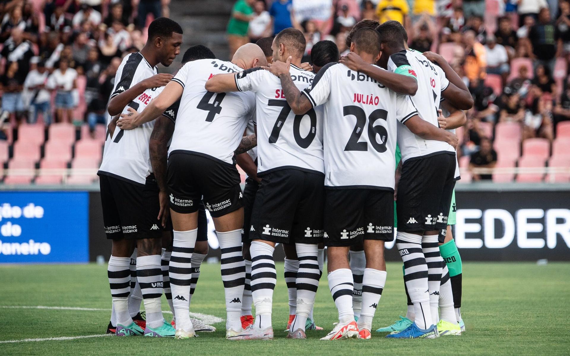 الزمالك يؤجل توقيع عقود المدرب السويسري كريستيان جروس.. اعرف السبب 