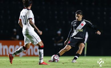 جماهير الهلال تسخر من حمد الله بهتاف نصراوي 