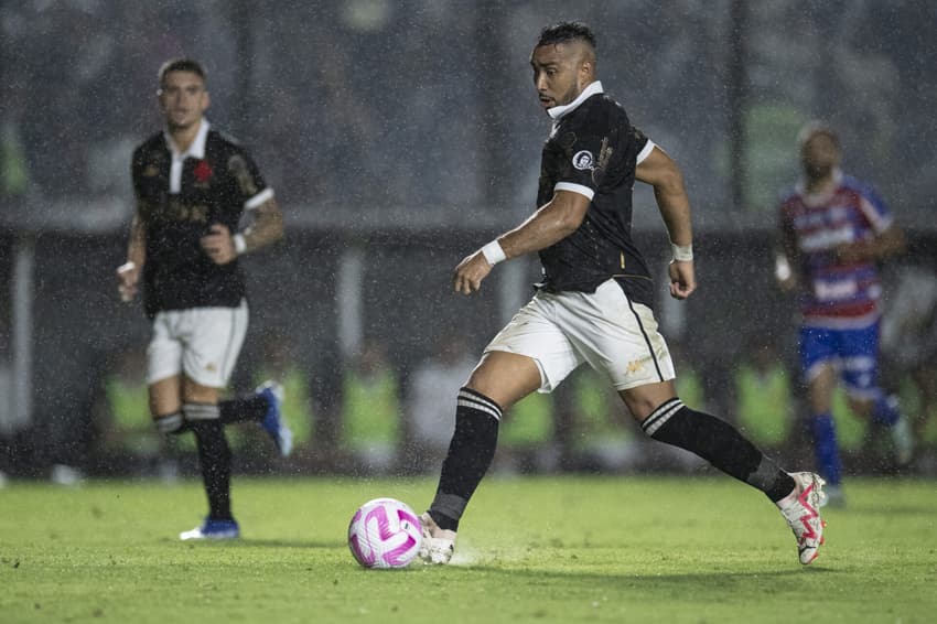 تشكيل الهلال الرسمي لمواجهة الاتحاد في قمة الدوري 