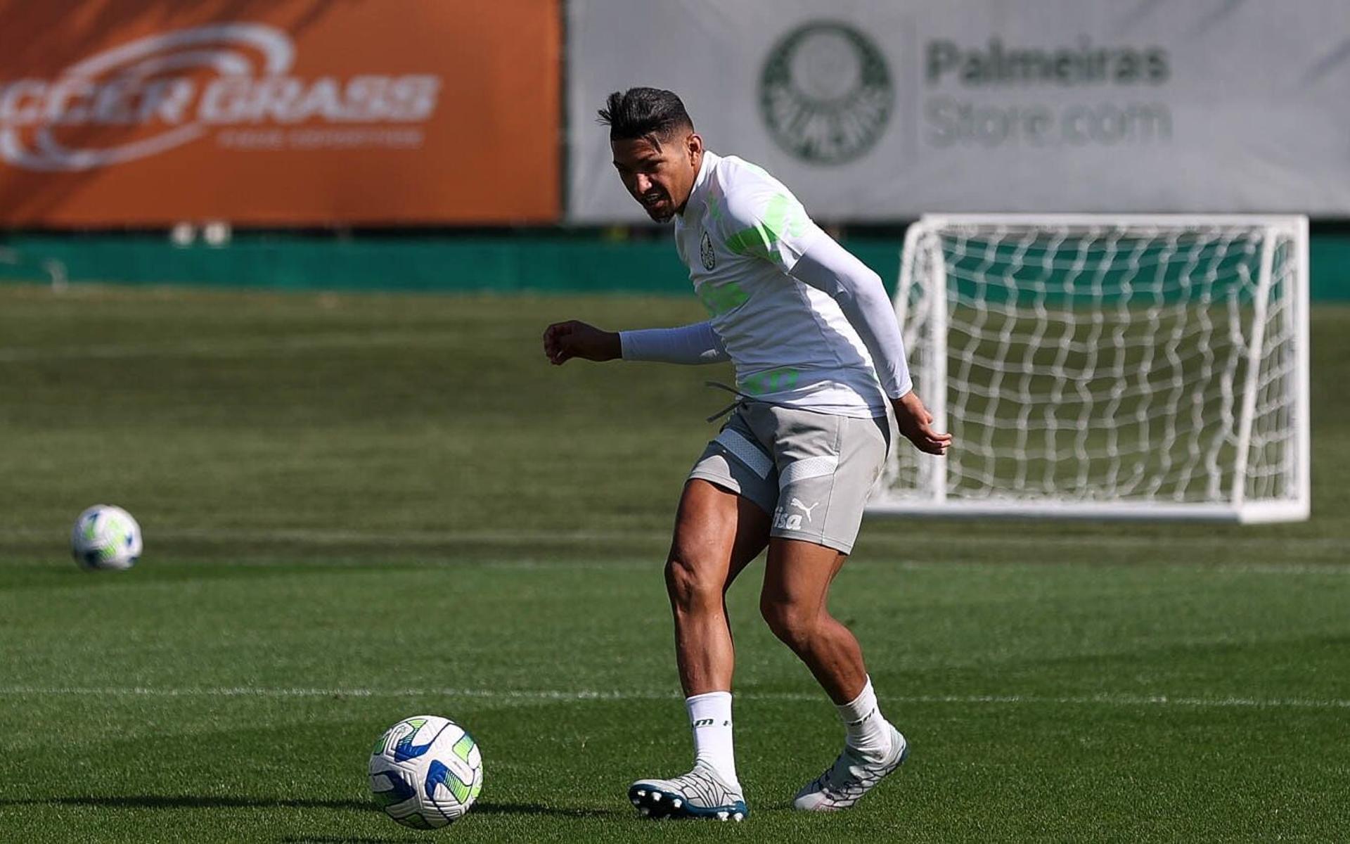 البليهي يغيب عن الهلال ضد استقلال 