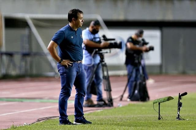 فيديو | رد مفاجئ .. يوسف الثنيان يختار الأنسب للهلال بين كريستيانو رونالدو ونيمار | 