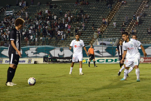 مدرب مانشستر يونايتد يساند ماجواير ويقف في وجه الجمهور 